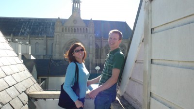 Hi from top of Nob Hill on Uncle Jim's brother Albert's apartment's roof. How's that for use of the genitive case? Grace Cathedral behind us.