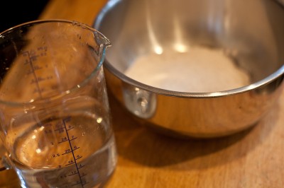 Mixing a dough-paste of rye flour and water for sealing the seams.